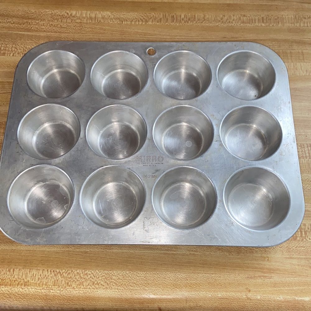 MIRI THE FINEST ALUMINUM MADE IN USA 162M VINTAGE 12 CUP MINI MUFFINS